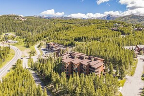 Exterior - Mtn Views | Free Shuttle | Fireplace (Big Sky)