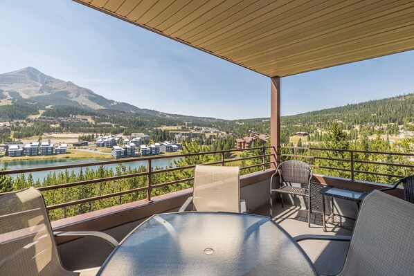 Outdoor dining - Mtn Views | Free Shuttle | Fireplace (Big Sky)