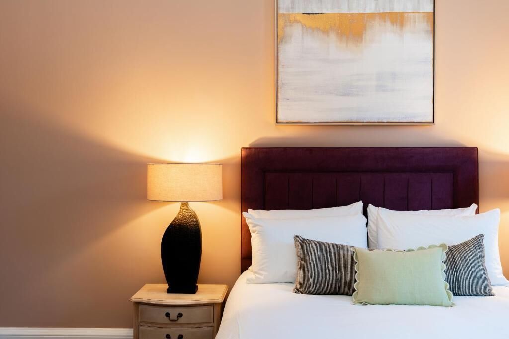Iron/ironing board, travel cot, WiFi, bed sheets
