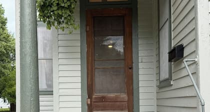 Charming Historic LeClaire Home - 3BR, 2 King Beds + Huge Loft