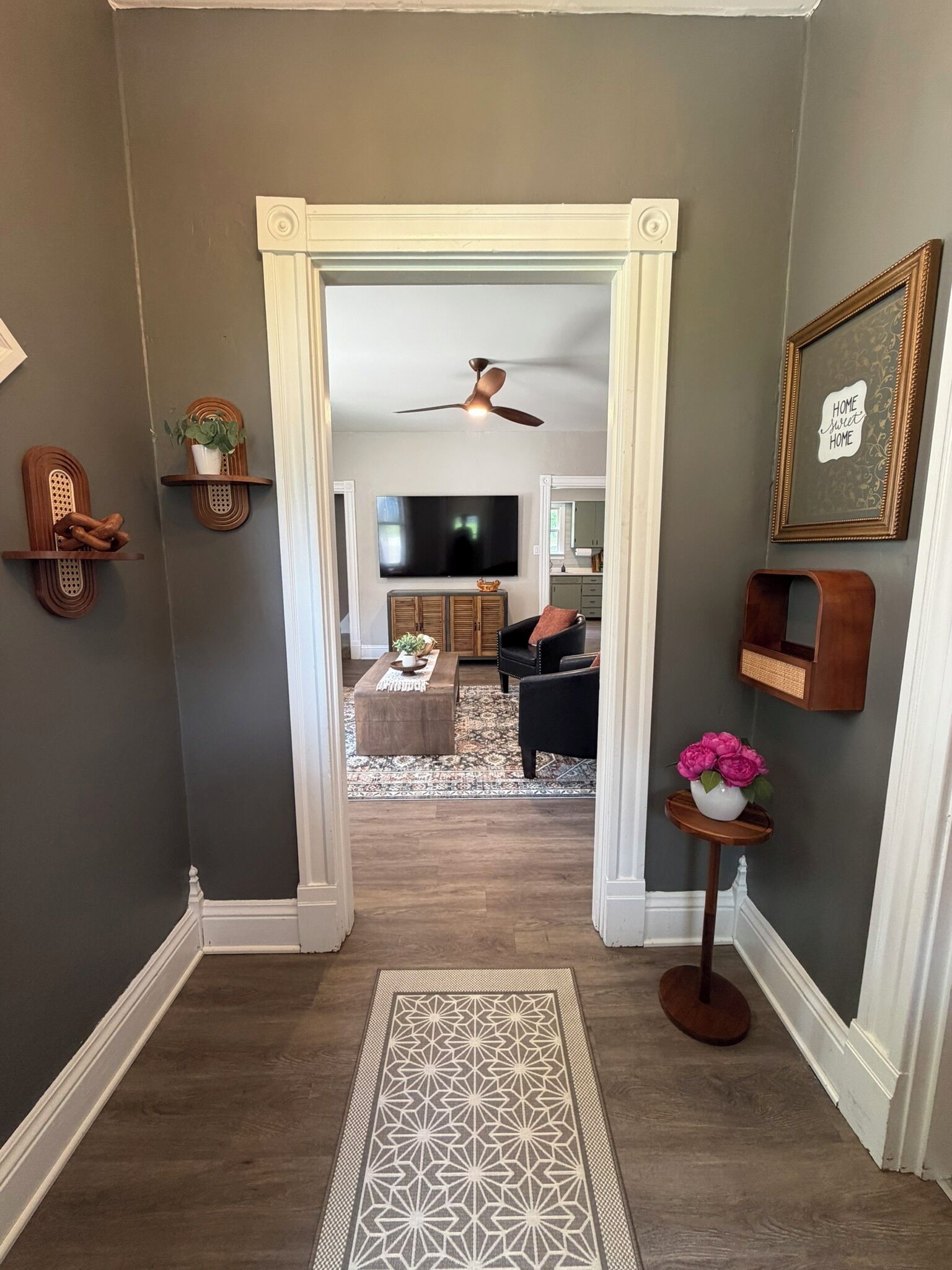 Charming Historic Leclaire Home - 3br, 2 King Beds + Huge Loft - Maryville, IL