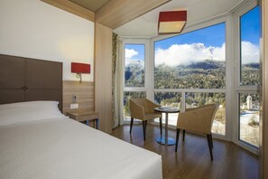 Classic Triple Room | In-room safe, desk, cribs (surcharge), WiFi (free) - Hotiday Cadore (Cancia)