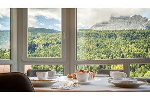 Free daily buffet breakfast - Hotiday Cadore (Cancia)