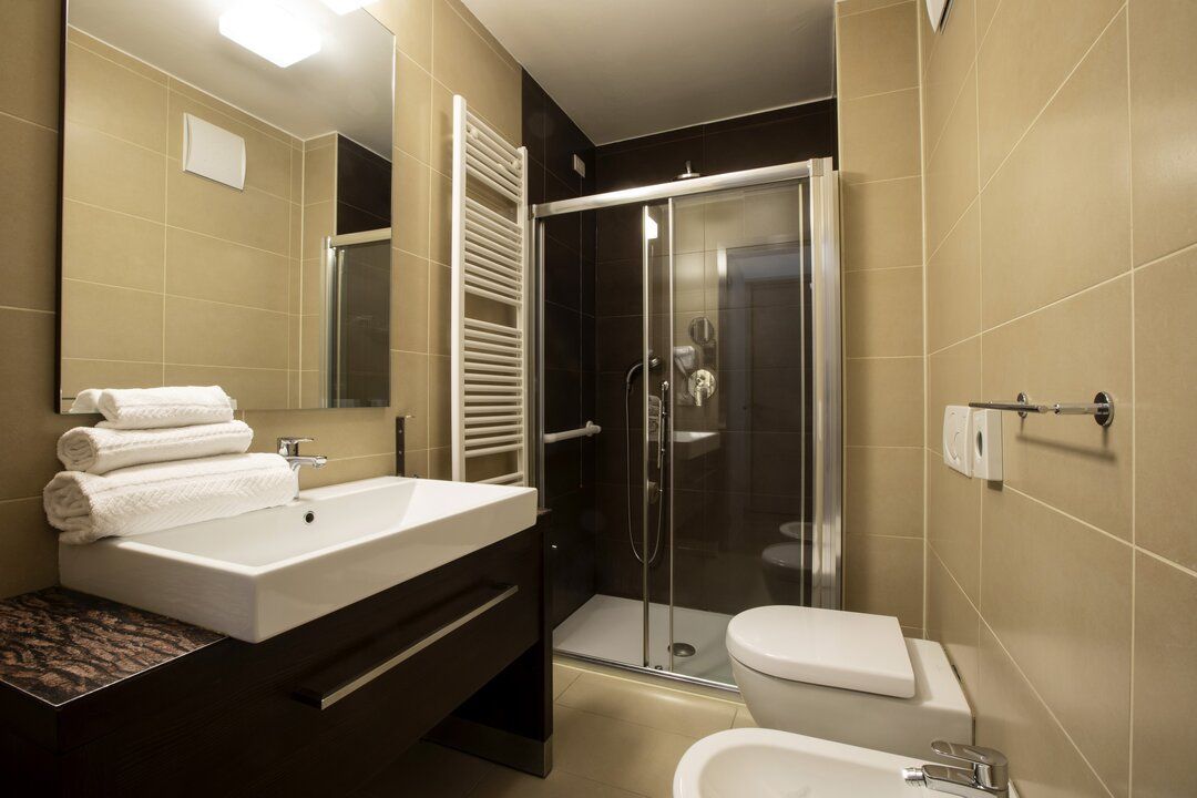 Shower, free toiletries, hair dryer, towels
