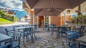 Bar (on property) - Hotiday Cadore Dolomites (Borca di Cadore)