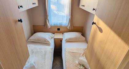 Mobile Home With Shared Pool for 6 Guests