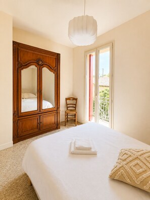 Room - Vrbo Property (Abeilhan)