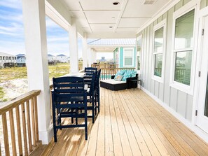 Outdoor dining - "How You Dune"
  Serene 3-bedroom house with GULF views in Fort Morgan! (Gulf Shores)