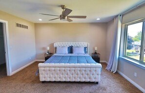 Room - Sterling Heights Retreat ! (Sterling Heights)