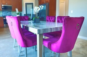 Dining - Sterling Heights Retreat ! (Sterling Heights)