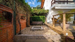 Terrace/patio - Beautiful Beachfront House Santo Antonio Cda1647 (Florianópolis)