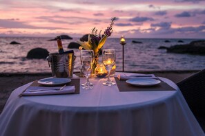 Outdoor dining - Rocks Beach Boutique Bungalows (Phu Quoc)