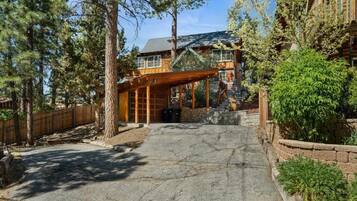 House, 2 Bedrooms, Balcony, Mountain View | Exterior