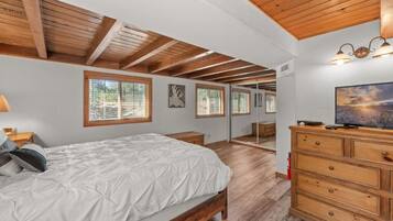 House, 2 Bedrooms, Balcony, Mountain View | Free WiFi
