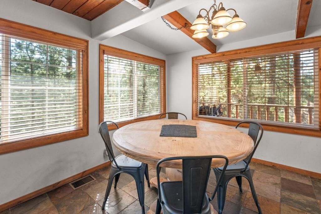 House, 2 Bedrooms, Balcony, Mountain View | Dining