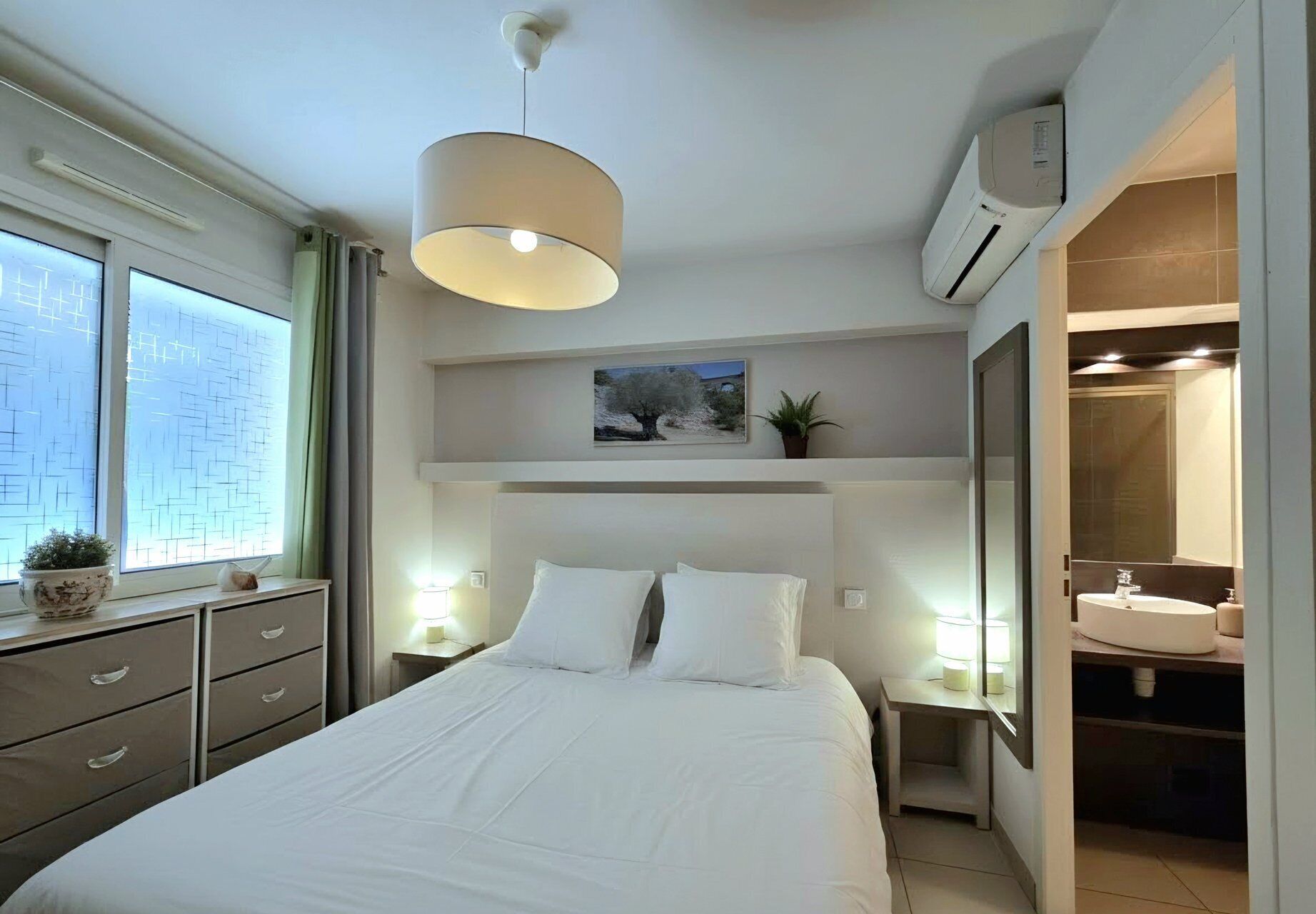 Bureau, Wi-Fi gratuit, draps fournis