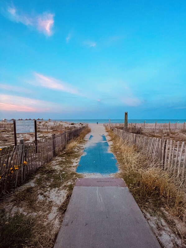 Unclassified image, 1 of 27, button - Vrbo Property (Le Barcarès)