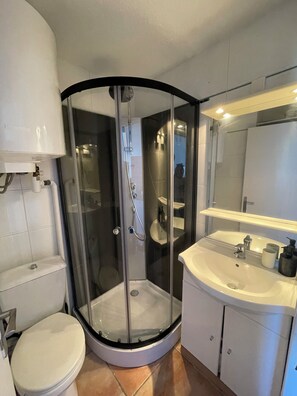 Unclassified image, 3 of 27, button - Vrbo Property (Le Barcarès)