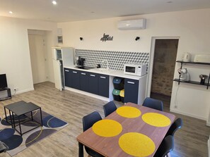 Private kitchen - Vrbo Property (Gignac)