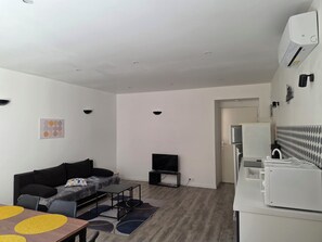 Living area - Vrbo Property (Gignac)