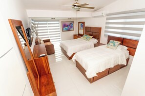 Room - Beautiful, newly remodeled beachfront villa (Cancún)