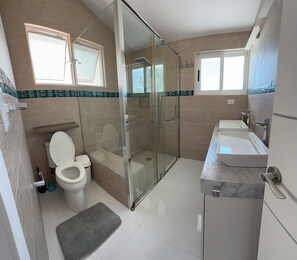 Bathroom - Beautiful, newly remodeled beachfront villa (Cancún)