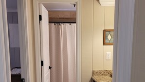 Bathroom - Beautifully remodeled Chalet Not Pet Friendly (Pine Mountain)