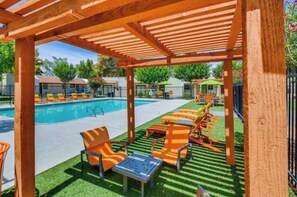 Pool - Modern & Stylish Tempe 1BR | Resort Amenities (Tempe)