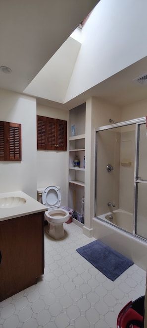 A bathroom with a shower, toilet, and sink. - 2nd FL 3 Bedroom Suite, Guest Entry, Full Kitchen, Full Bath, No Dinning Room (Waltham)