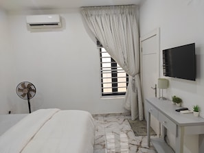 Free WiFi - Lux Shortlets Hotels in Lekki Phase 1 (Lekki)
