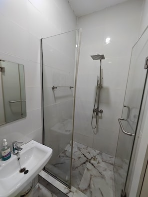 Free toiletries, towels, soap, toilet paper - Lux Shortlets Hotels in Lekki Phase 1 (Lekki)