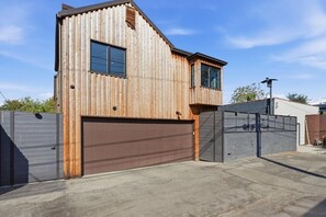 Exterior - Designer Scandinavian ADU on a Santa Monica Urban Farm (min 31 nights) (Santa Monica)