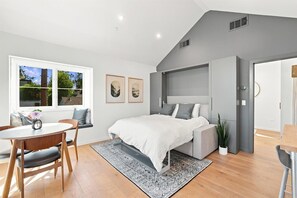 Room - Designer Scandinavian ADU on a Santa Monica Urban Farm (min 31 nights) (Santa Monica)