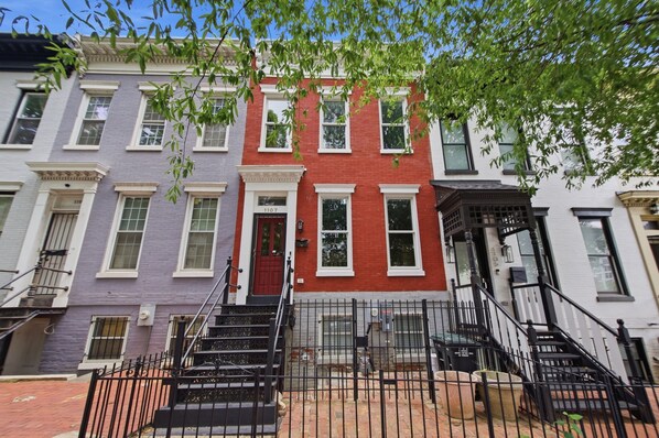 Exterior - Cozy 1BR Retreat Guest Suite- Sleeps up to 6 (Washington)