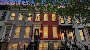 Exterior - Cozy 1BR Retreat Guest Suite- Sleeps up to 6 (Washington)