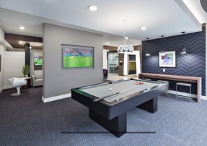 Games room - Cozy central 1bedroom apartment in peaceful Pittsburgh with pool and gym access (Pittsburgh)