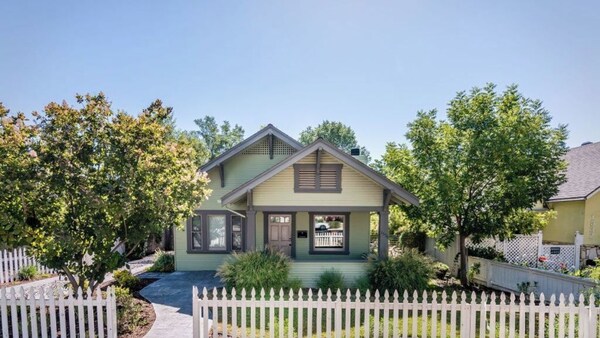 Bungalow On Vine By Avantstay Walkable Downtown + Private Yard Paso Robles Wine Country - California
