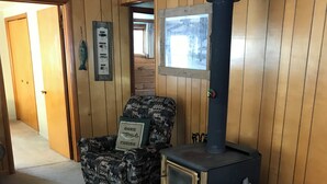 Interior - Perfect Hayward Cabin (Hayward)