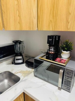 Private kitchen - Modern Oasis: 3 min from the Airport + 5G+ Wi-Fi + Parking (Monteria)
