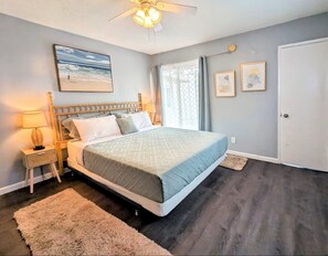 Room - Spacious 3 bedroom home by Hancock Park and 10 minutes to Hollywood Walk of Fame (Los Angeles)