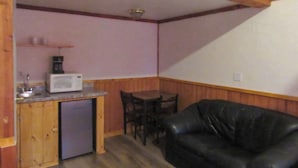 Living area - Rustic Village Cabins (Big Bear Lake)