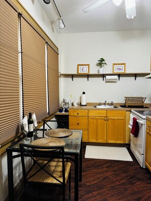 Unclassified image, 5 of 8, button - Cozy 1-bedroom studio in the heart of Downtown Sebring (Sebring)