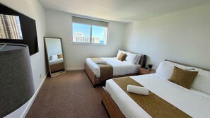 Room - Stylish Condo with Gorgeous Ocean Views! (Sunny Isles Beach)