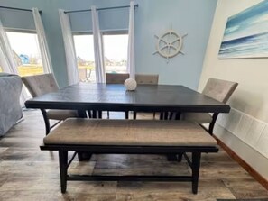 Dining - Bridges Bay Retreat - The Perfect Okoboji Getaway (Arnolds Park)