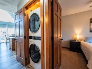 Room - Bridges Bay Retreat - The Perfect Okoboji Getaway (Arnolds Park)