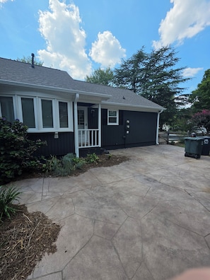 Exterior - Tranquil 3-bedroom house bed 2 bath home just seconds from cardinal country club (Greensboro)