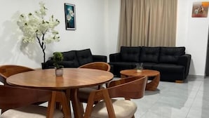 Appartement, balcon, vue montagne | Restauration