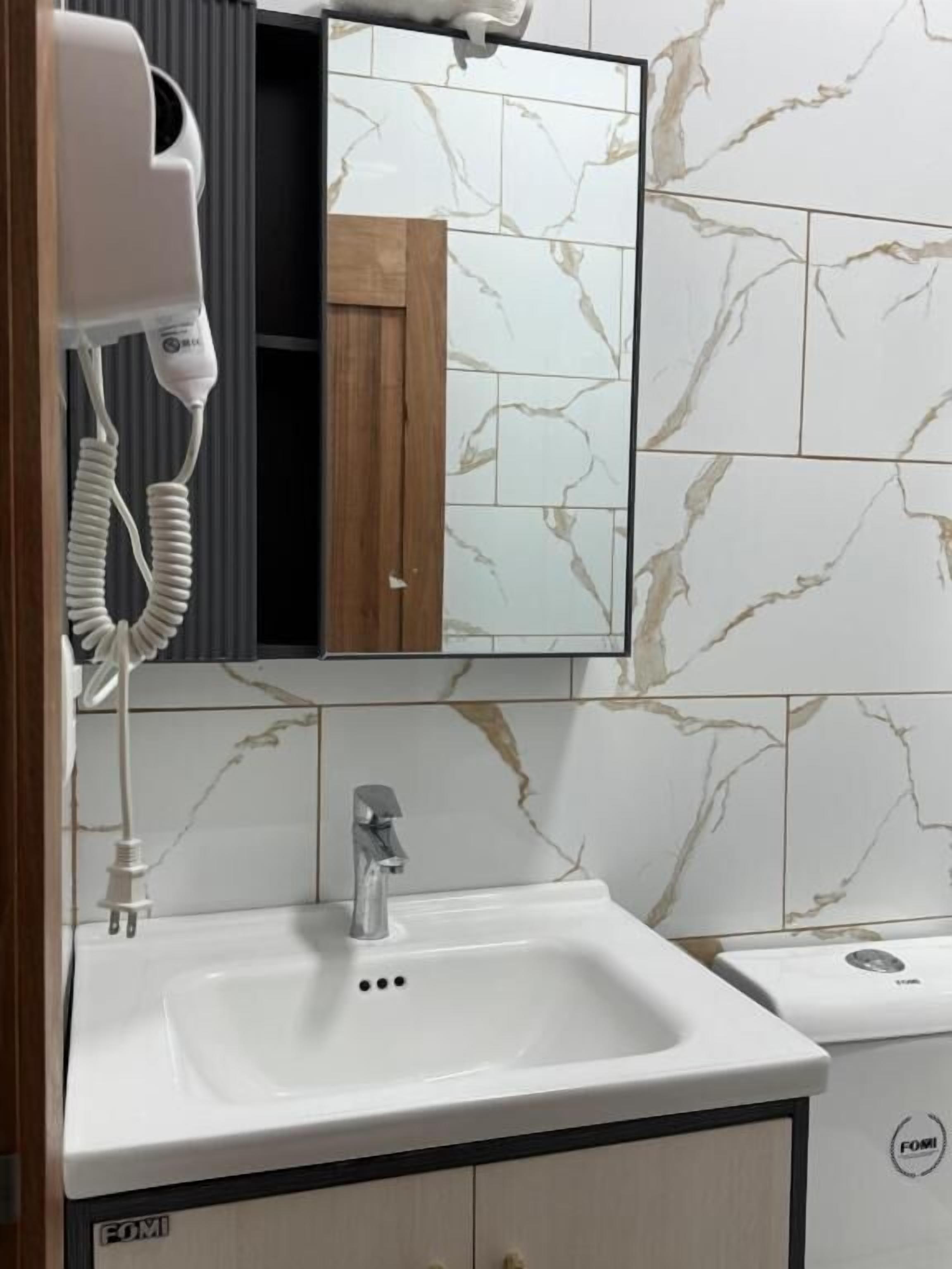 Departamento, balcón, vista a la montaña | Baño | Toallas, jabón, shampoo, papel de baño 
