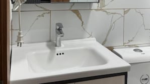 Appartement, balcon, vue montagne | Salle de bain