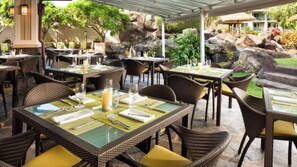 Outdoor dining - Premium 1 BR Westin Princeville Ocean Villa - Full Kitchen, Pools, Garden View (Princeville)